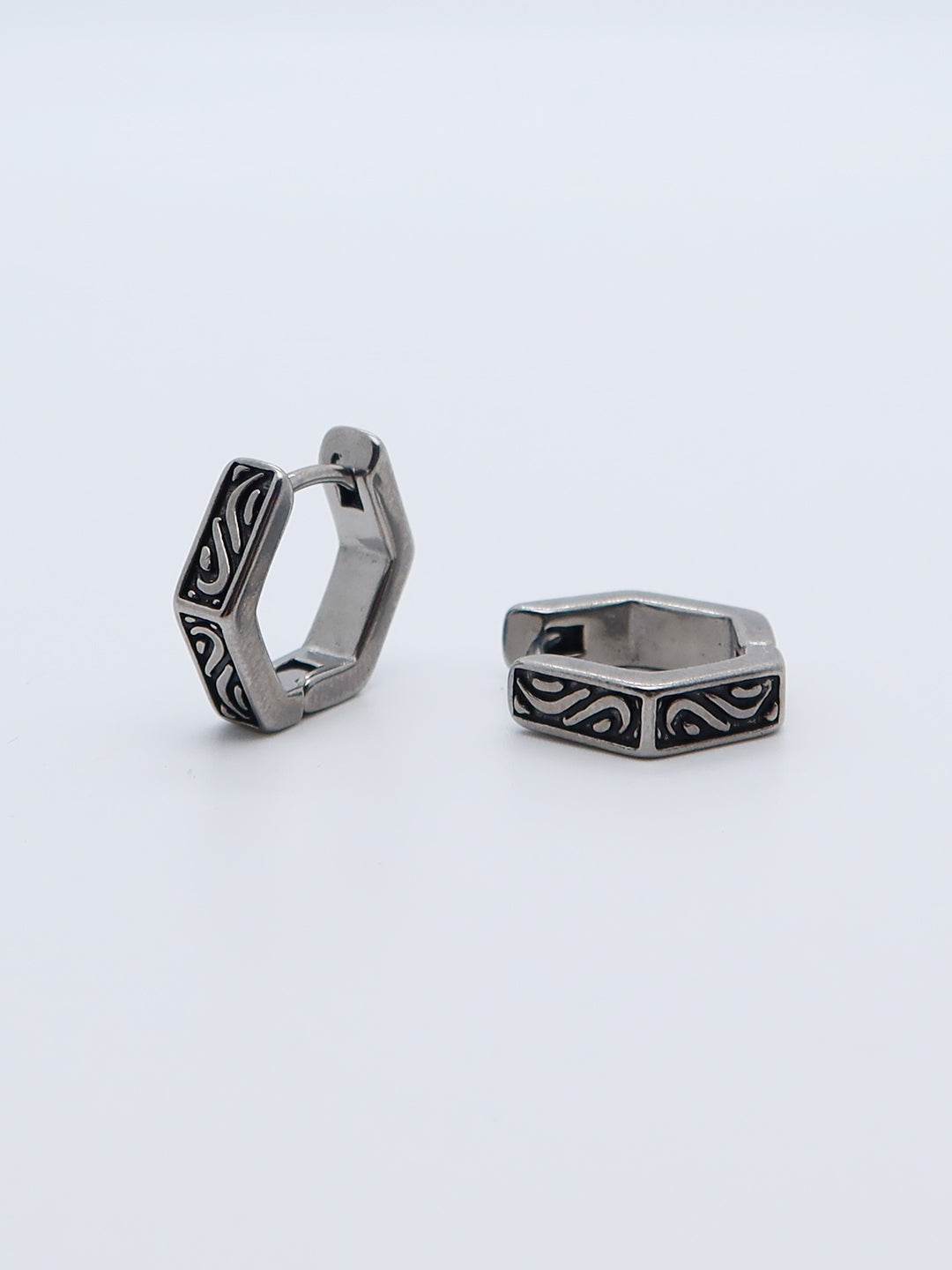 Hexagonal hoop earring in stainless steel with engraved patterns.